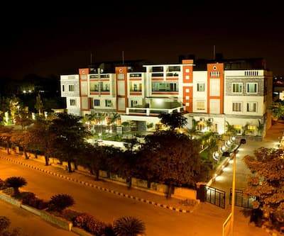 https://imgcld.yatra.com/ytimages/image/upload/t_hotel_yatra_city_desktop/v1477029554/Domestic Hotels/Hotels_Hyderabad/Vishal Prakruthi Resort  (Medak District)/Overview.jpg